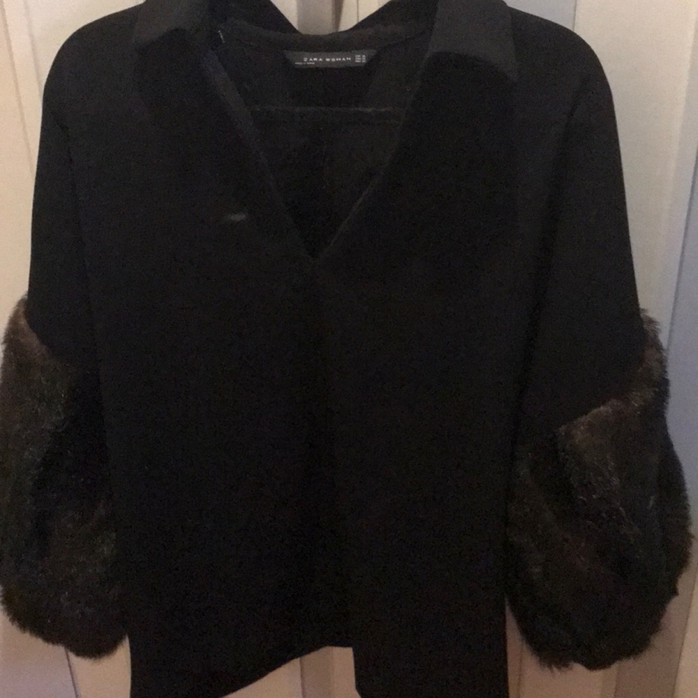 Lovely tunic work top with fur quarter sleeves.